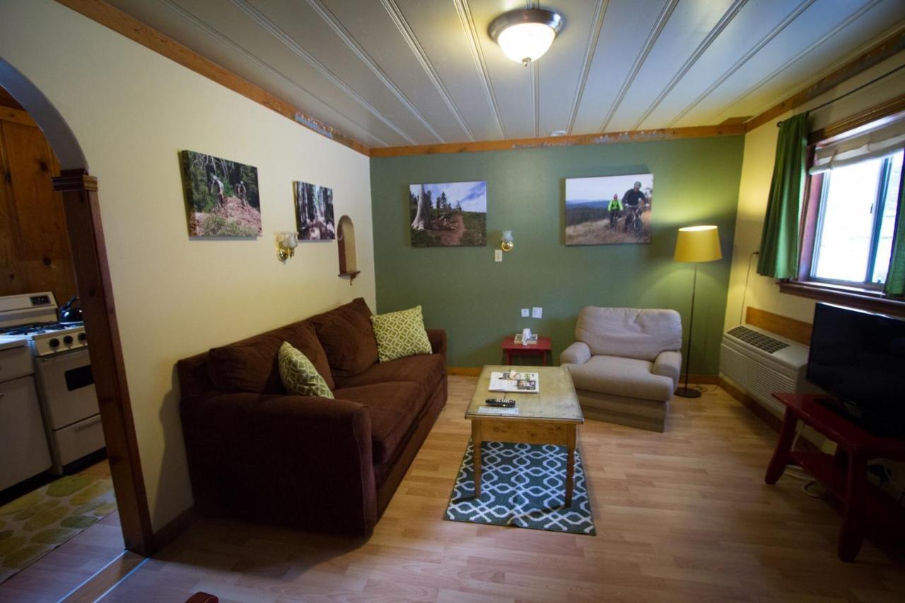 Motel Outside 2*